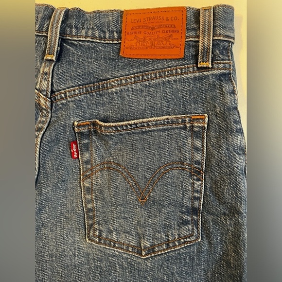 Levis Ribcage High Waisted Sz 26 Jean Shorts Premium Raw Hem Button Fly - Picture 6 of 10